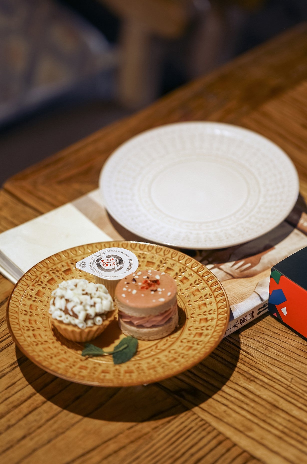 Heritage Carve – Handcrafted Porcelain Coffee Cup & Saucer Set