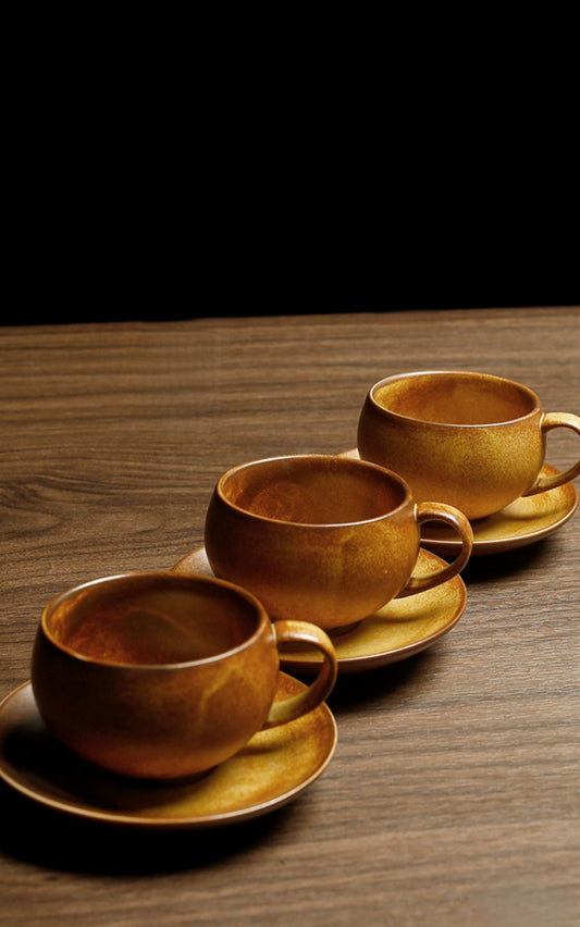 Amber Nest – Handcrafted Egg-Shaped Ceramic Coffee Cup with Saucer