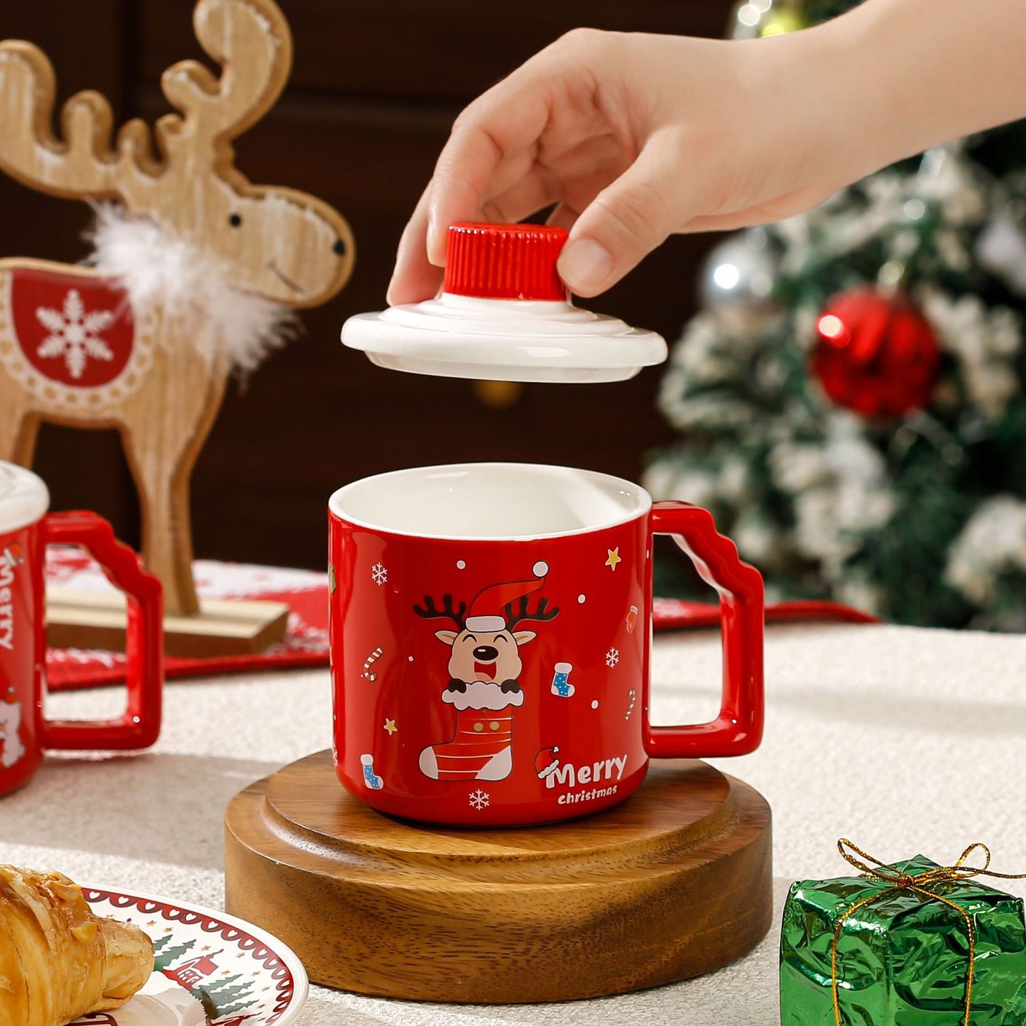 Merry Whispers – Handcrafted Christmas Ceramic Mug With Lid Gift Set