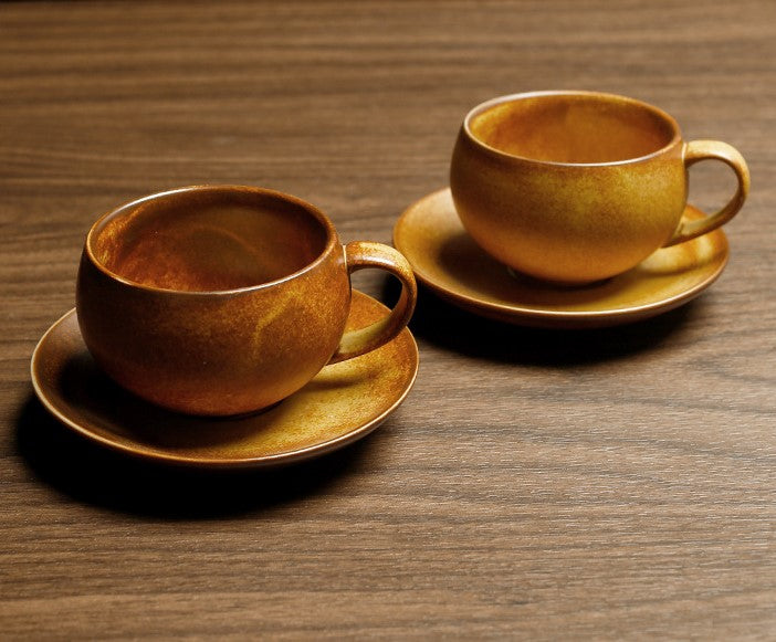 Amber Nest – Handcrafted Egg-Shaped Ceramic Coffee Cup with Saucer