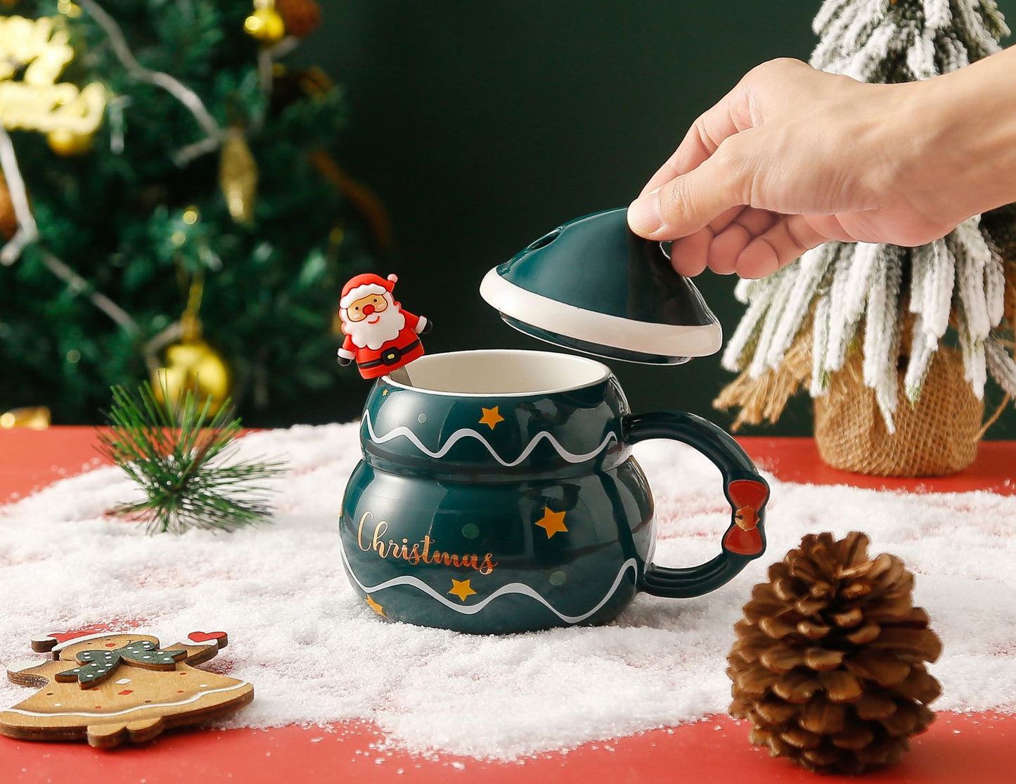 Holiday Cheer – Handcrafted Christmas Ceramic Mug with Lid & Spoon